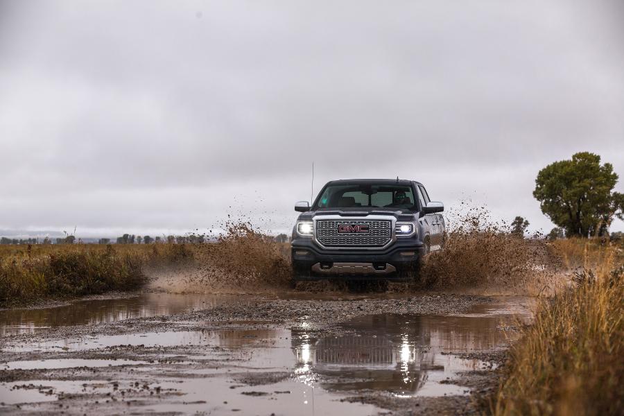  GMC Sierra 2500 HD Denali Crew Cab 2016 года  (фото 9 из 11)